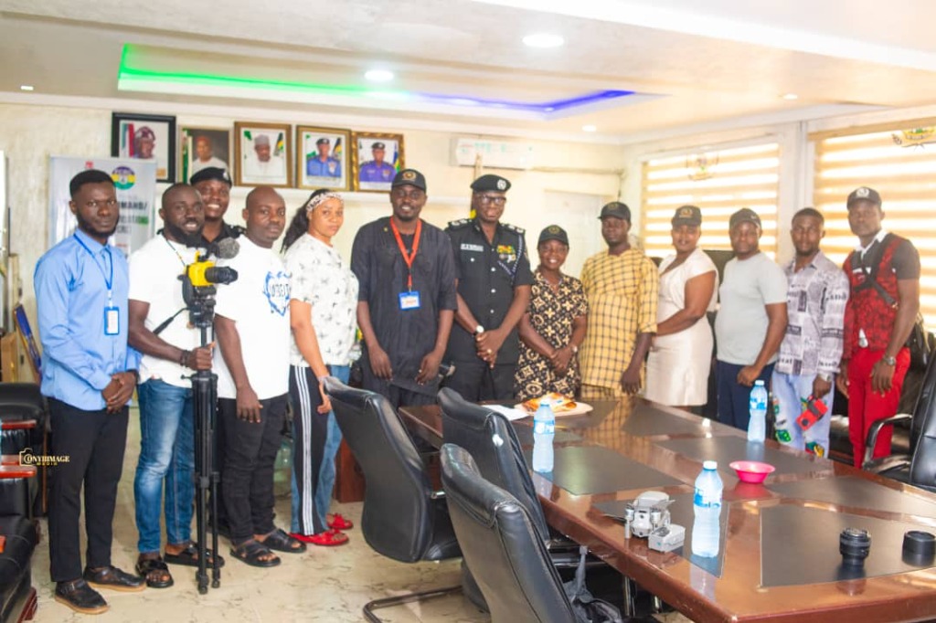ISPPAN President Comrd. Onyeahialam Chibueze T. presenting an official framed commemorative portrait to Commissioner of Police CP Audu Garba Bosso on behalf of the association.